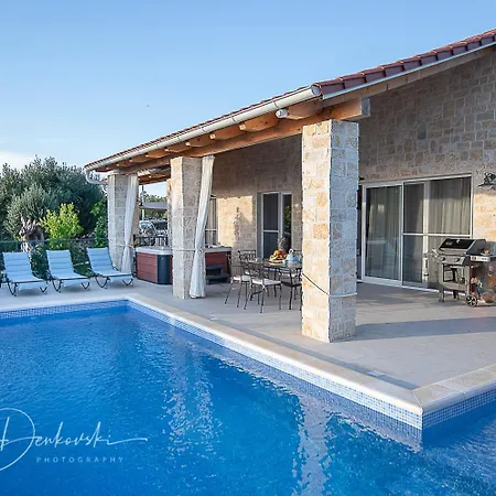 Island Villa Adriana With Heated Pool And Sauna Lun  Exterior photo