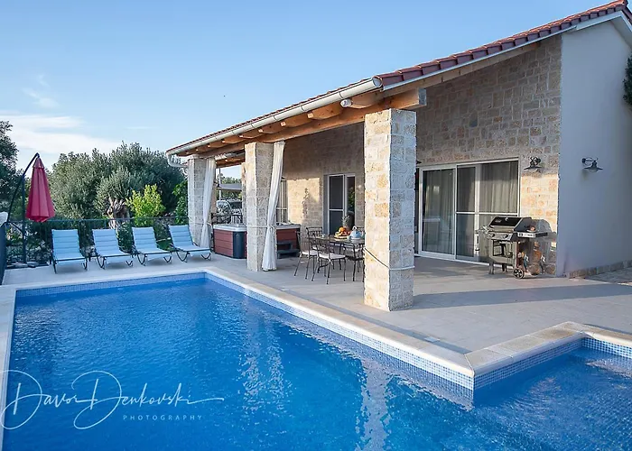 Island Villa Adriana With Heated Pool And Sauna