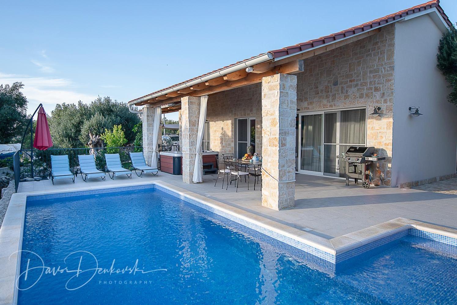 Villa Island Adriana With Heated Pool And Sauna *