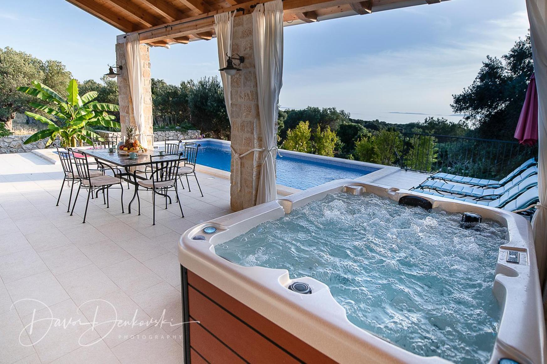 Island Adriana With Heated Pool And Sauna *